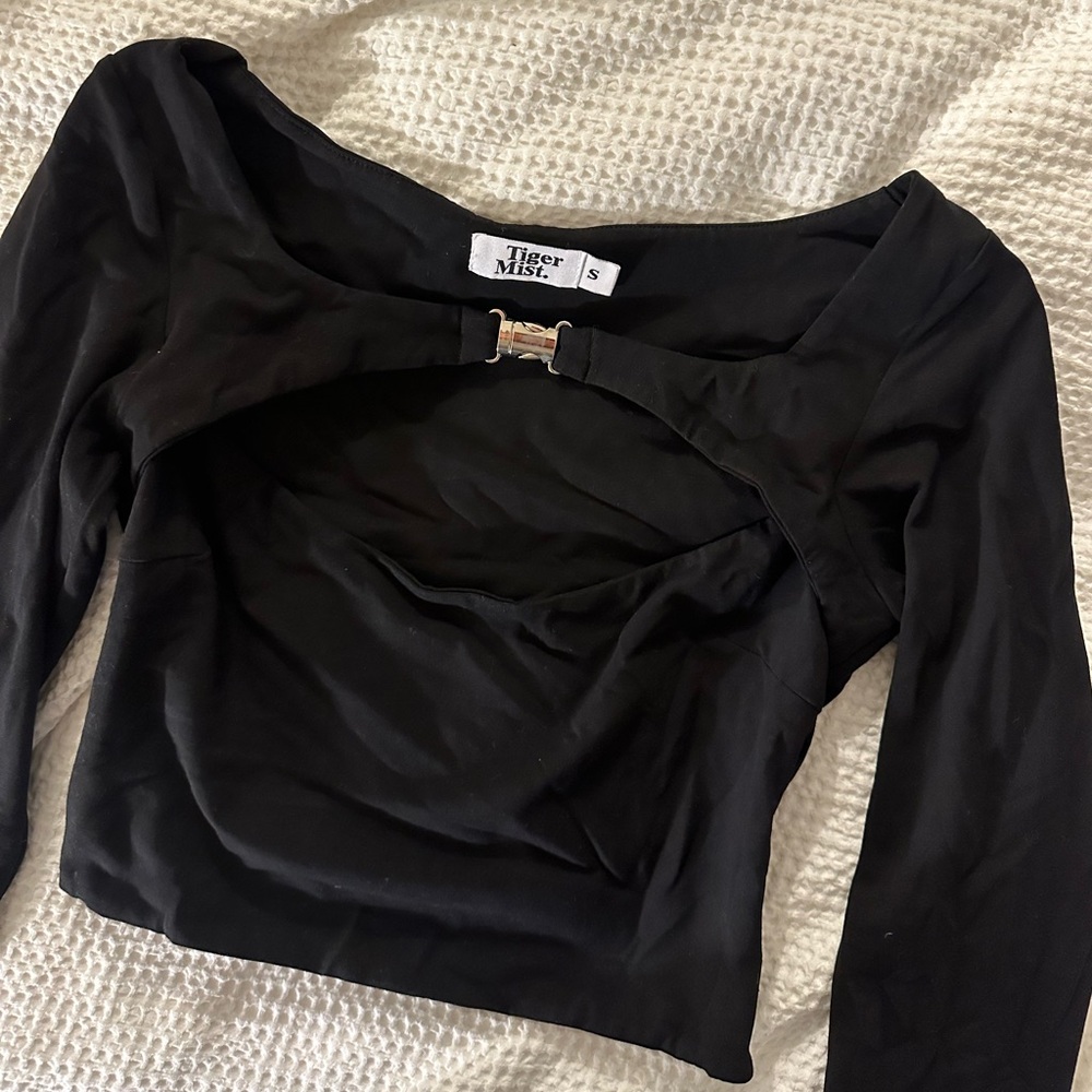 Tiger Mist Cut Out Long Sleeve Crop Top